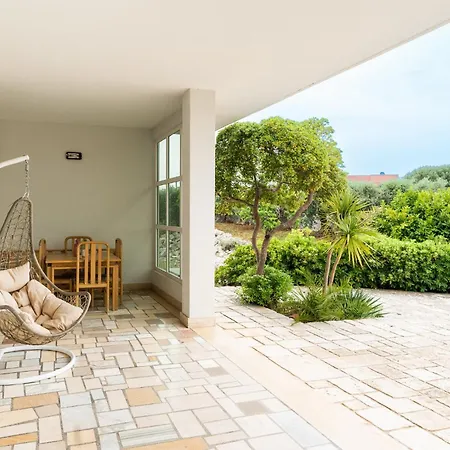 Casa Gentile Con Giardino Locorotondo